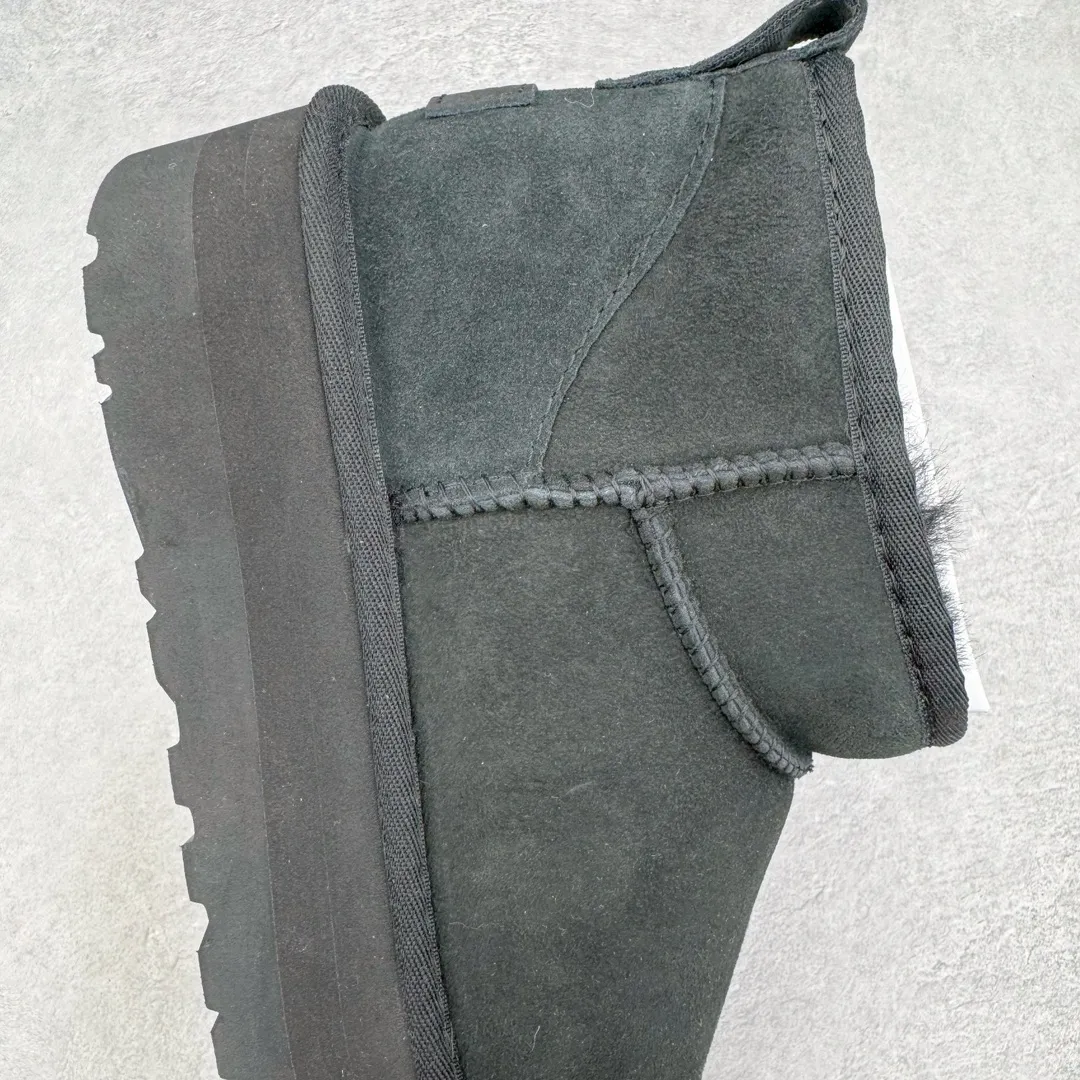 Pick up locally 💰520 UGG 5092 Classic autumn and winter sheepskin and fur integrated snow boots. All shoes are made of ZP. Longfeng A-grade Australian imported sheepskin and fur integrated brand OEM production line. Fully follow the ZP process. OEM original pattern maker. Adhering to the principle of no original shoe development and selection. Pay attention to every detail. The most authentic version on the market. TREADLITE "Light Wing" technology outsole. Light/durable/flexible/pile size: 35 36 37 38 39 40 Coding: by2936070